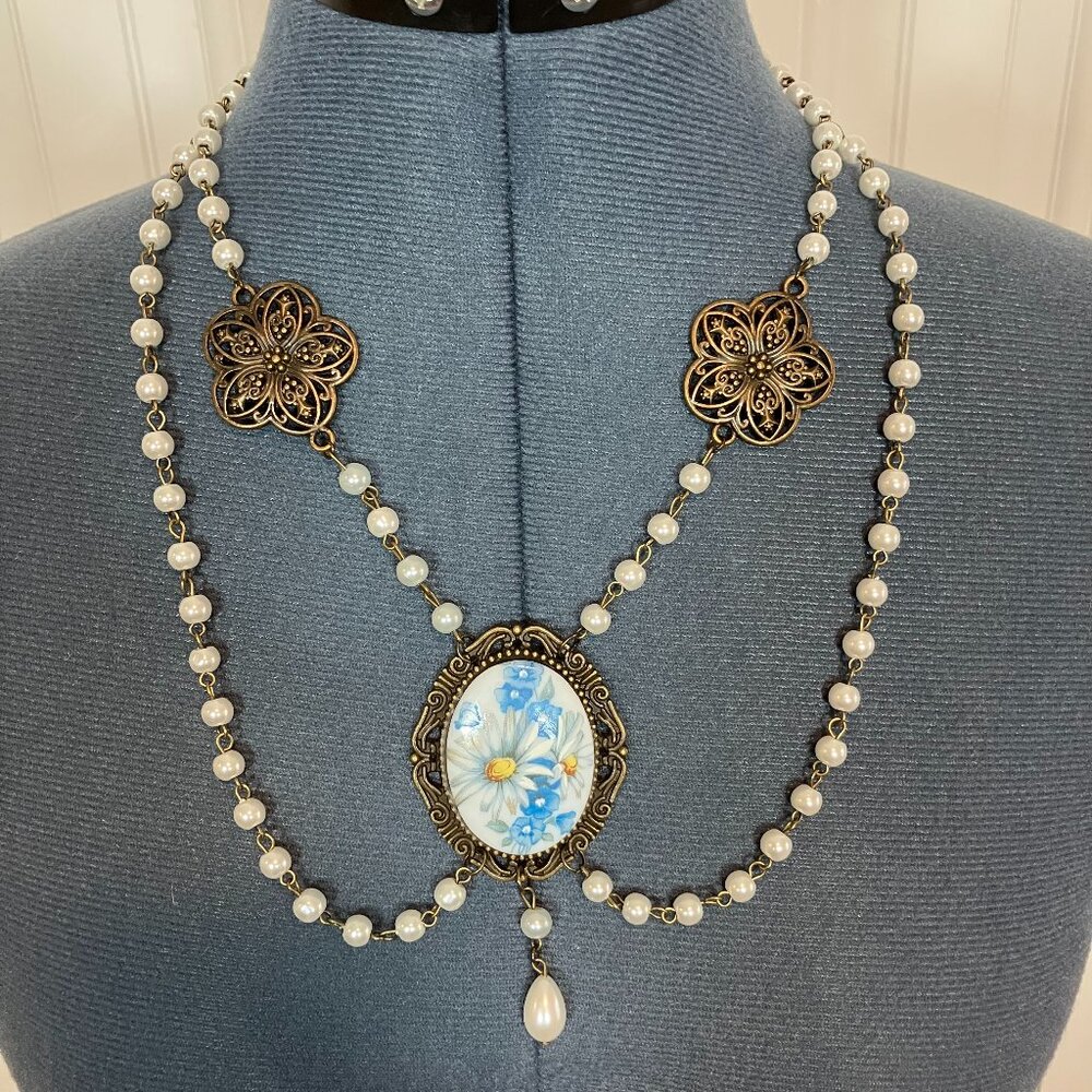 Handcrafted Vintage Daisy Glass Cabochon Victorian Necklace -20"L Upper Necklace